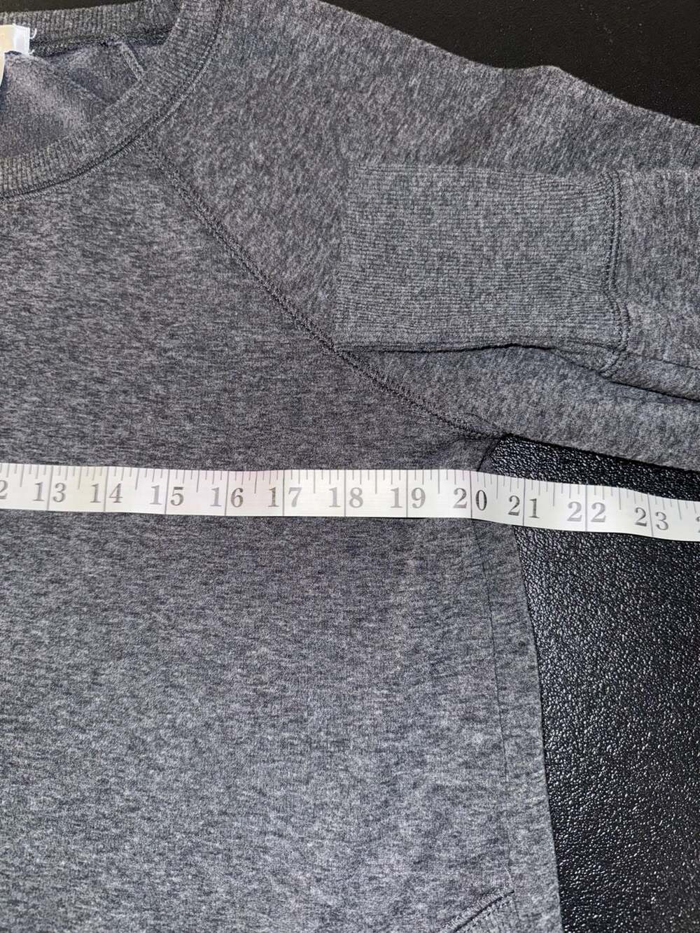 Isela Gray Heather Long Sleeve Crew Neck Sweatshirt with Crossover Hem Size M - Picture 4 of 5